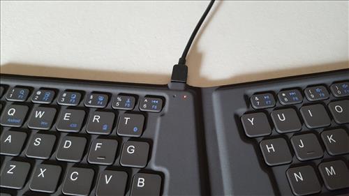 review-1byone-universal-folding-bluetooth-keyboard-mini-portable-power-port