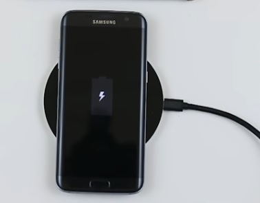Review Ugreen QI Fast Wireless Charger Pad In Action