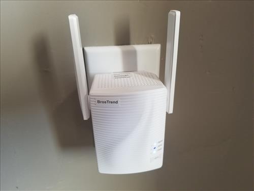 basen Rejse der Review: BrosTrend AC1200 WiFi Range Extender Signal Booster Repeater –  WirelesSHack