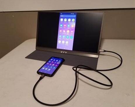 Review KYY K3 15.6 Portable Monitor pluged in